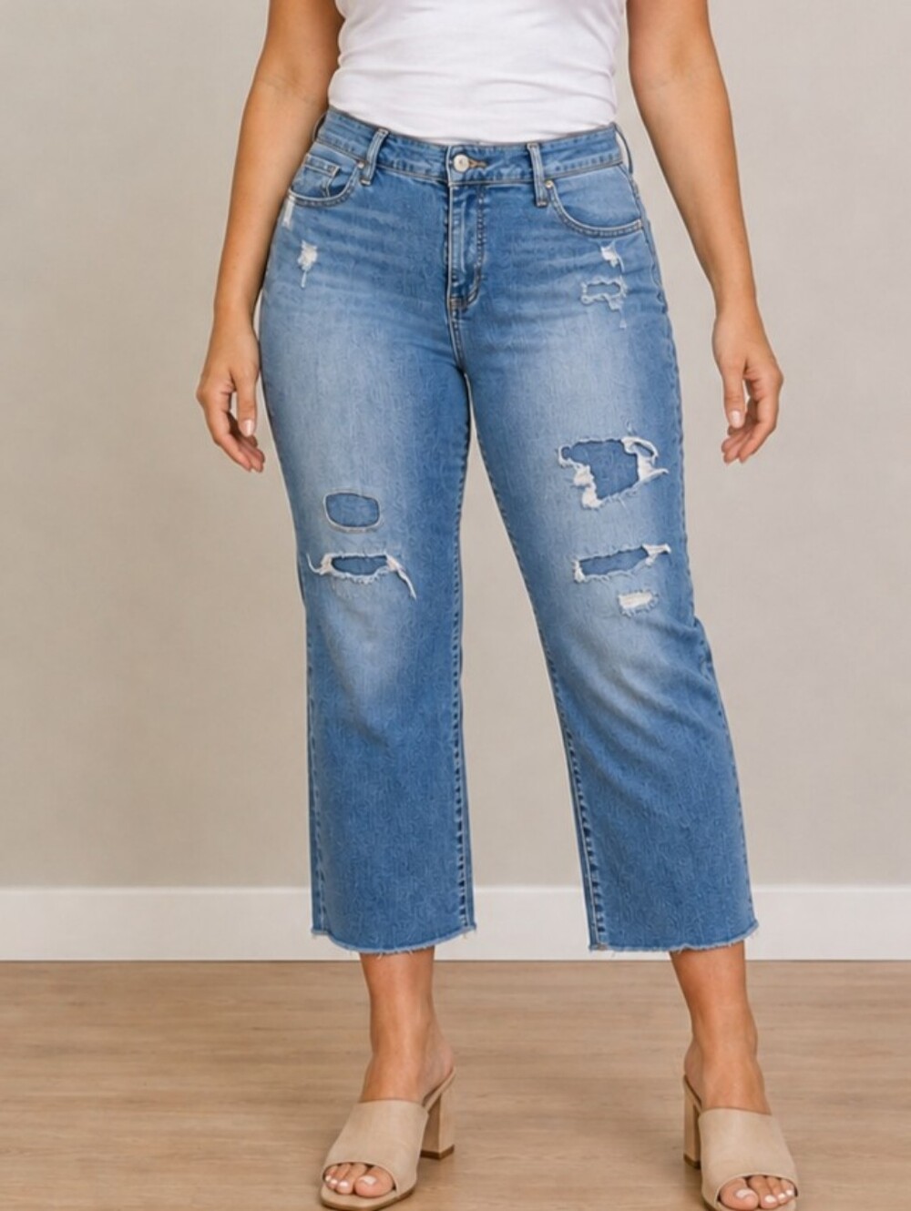 D18 Torrid Distressed Cropped Jeans High Rise 5 Pocket Stretch Ankle - Picture 1 of 12